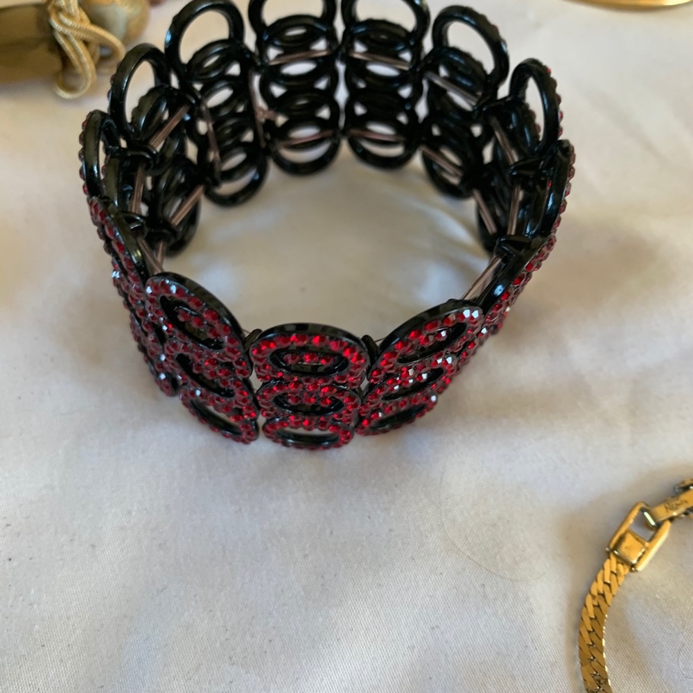 Jewelry - Picture 13 of 16